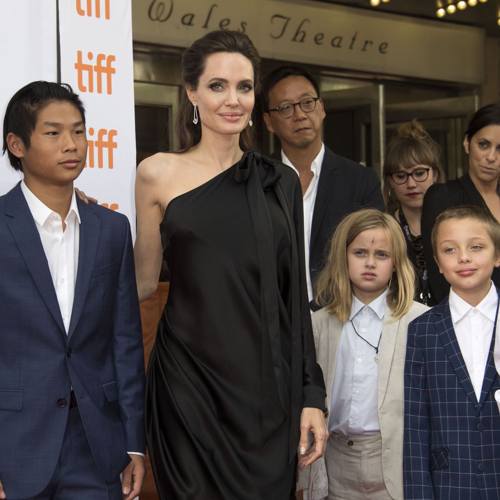 Angelina Jolie mit ihren Kindern Maddox, Pax, Vivienne, Knox und Shiloh