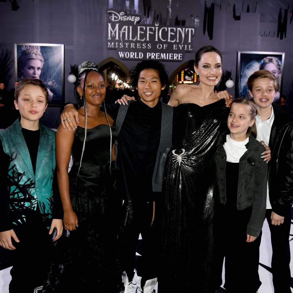 Angelina Jolie mit ihren Kindern Knox, Zahara, Pax, Vivienne und Shiloh
