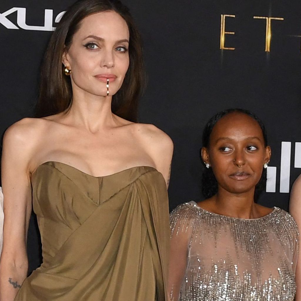 Angelina Jolie und ihre Tochter Zahara bei der "Eternals"-Premiere in L.A. im Oktober 2021