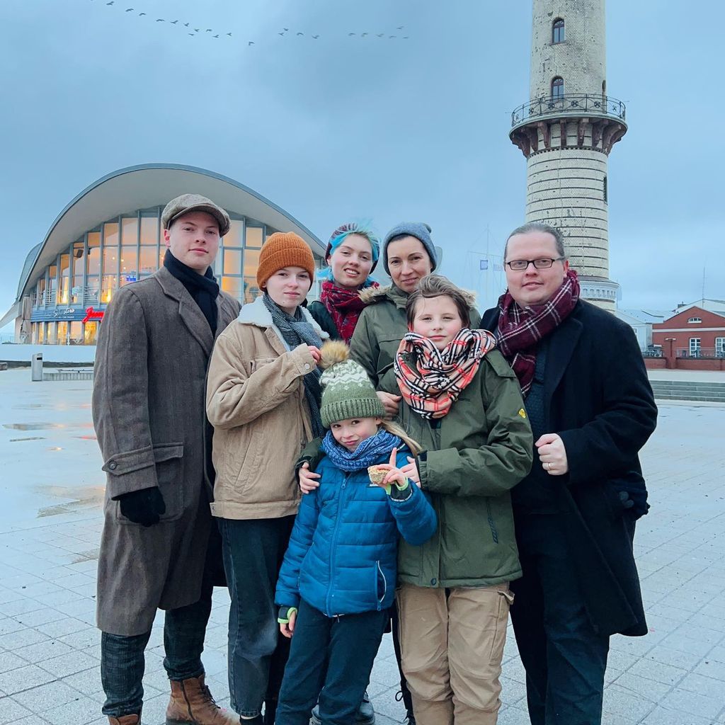 Angelo Kelly (r.) mit seiner Familie im Januar 2022
