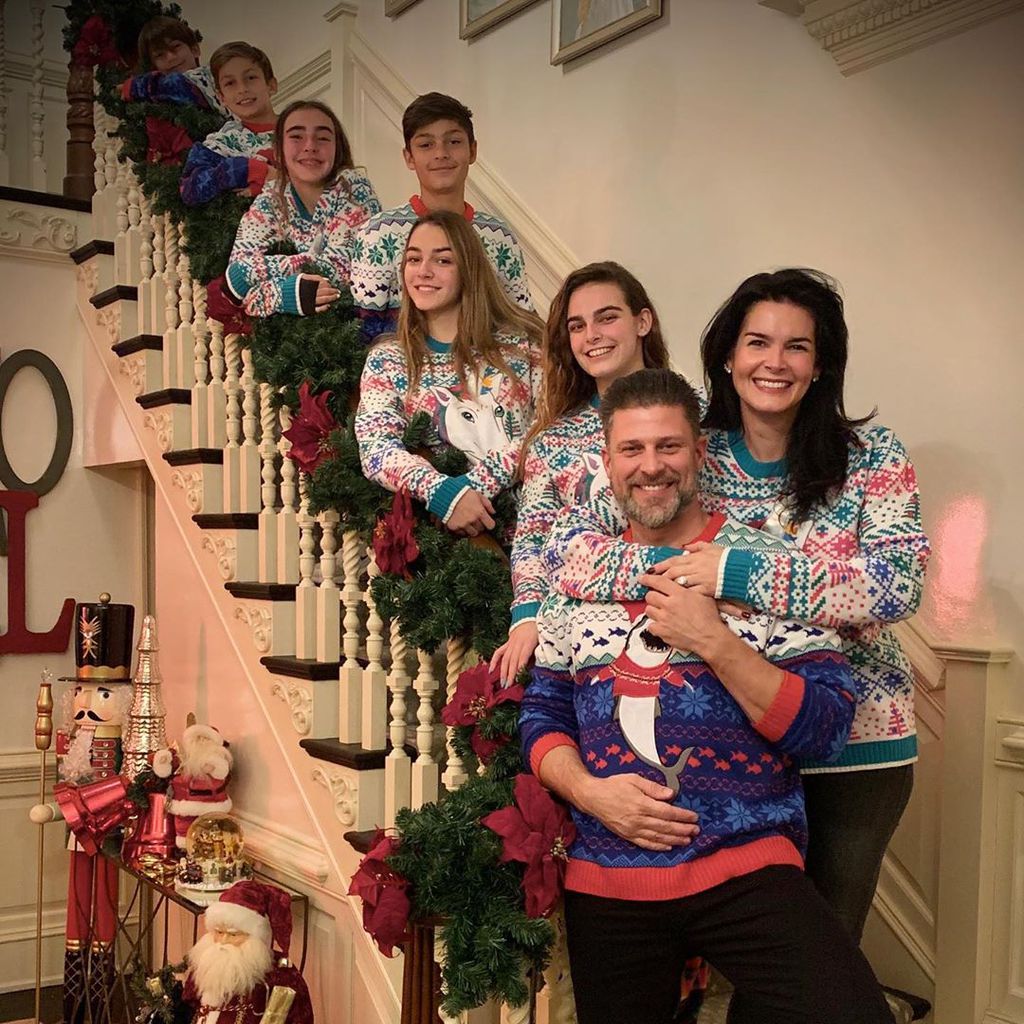 Angie Harmon und ihre Familie an Weihnachten 2019