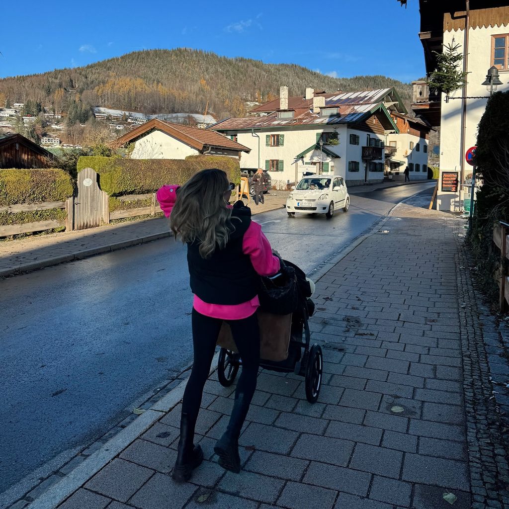 Anika Neuer mit ihrem Sohn, November 2024