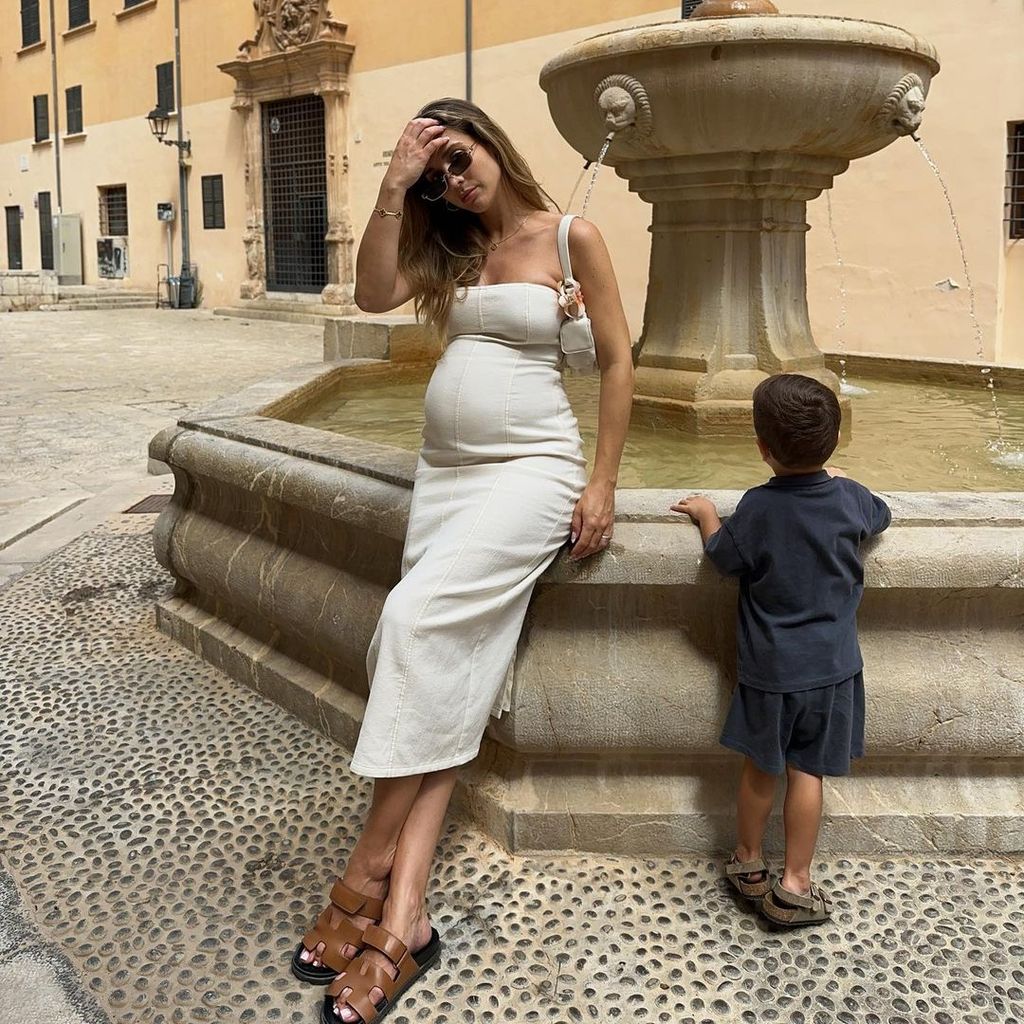 Ann-Kathrin Götze mit ihrem Sohn Rome im August 2023