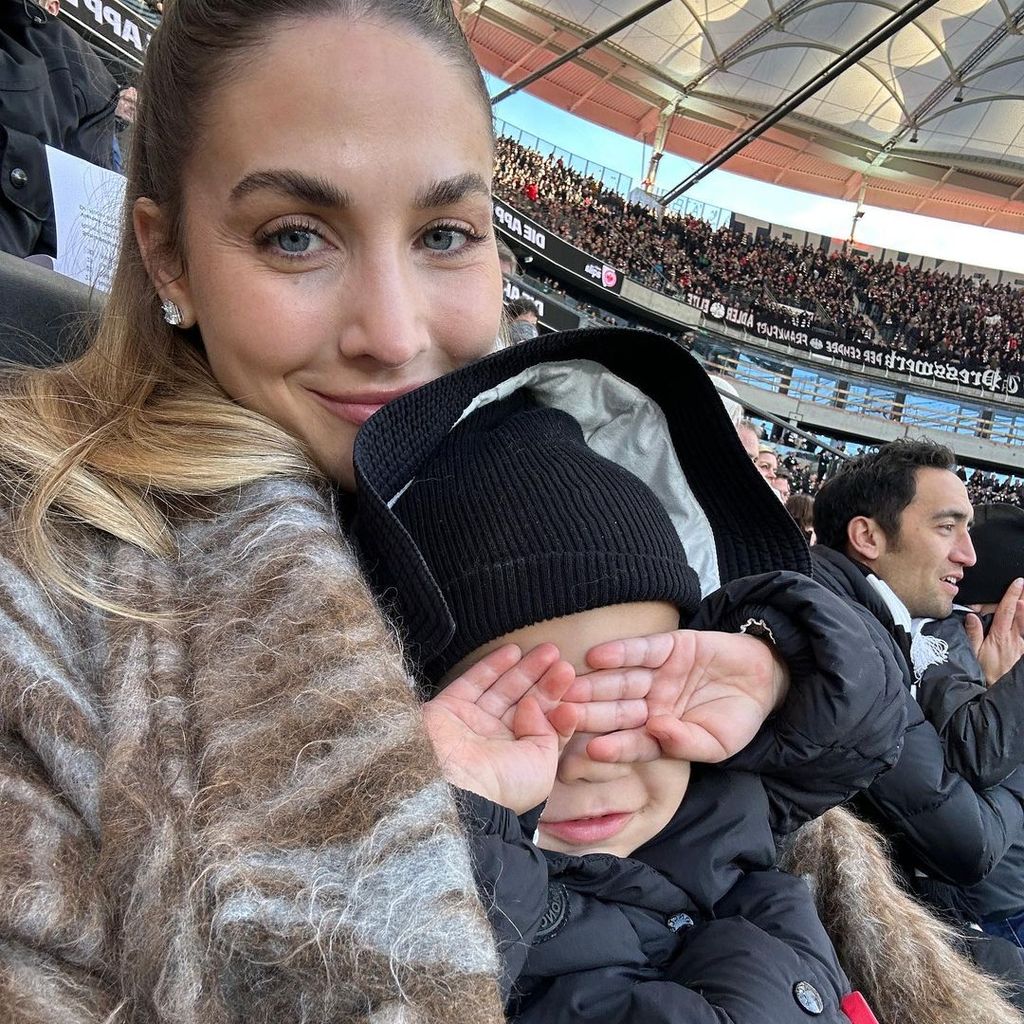 Ann-Kathrin Götze mit ihrem Sohn Rome, März 2023