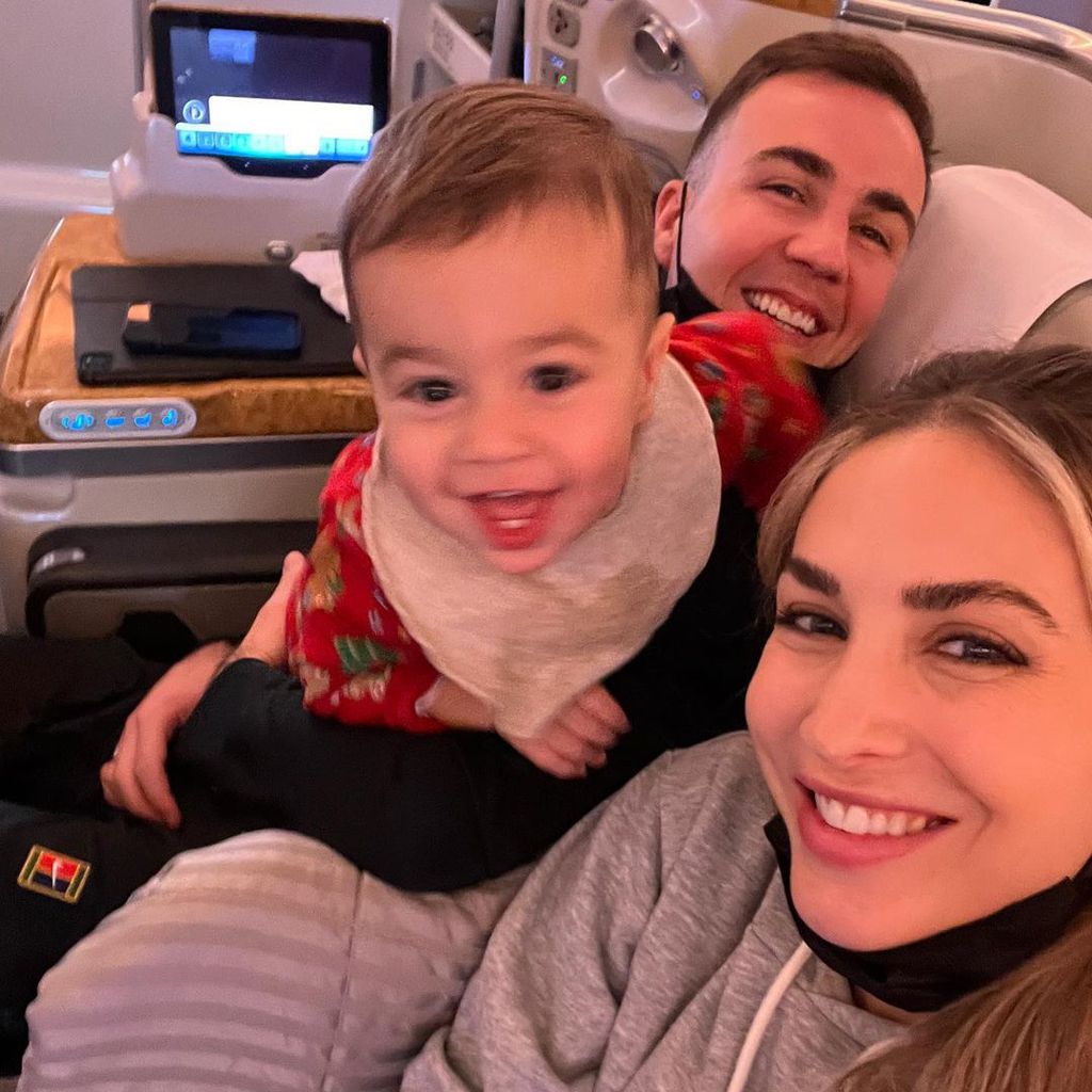 Ann-Kathrin Götze, ihr Sohn Rome und Mario Götze an Weihnachten 2021