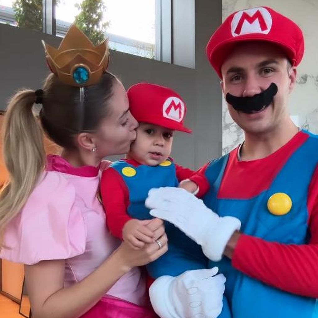 Ann-Kathrin, Rome und Mario Götzes Verkleidung für Halloween 2022