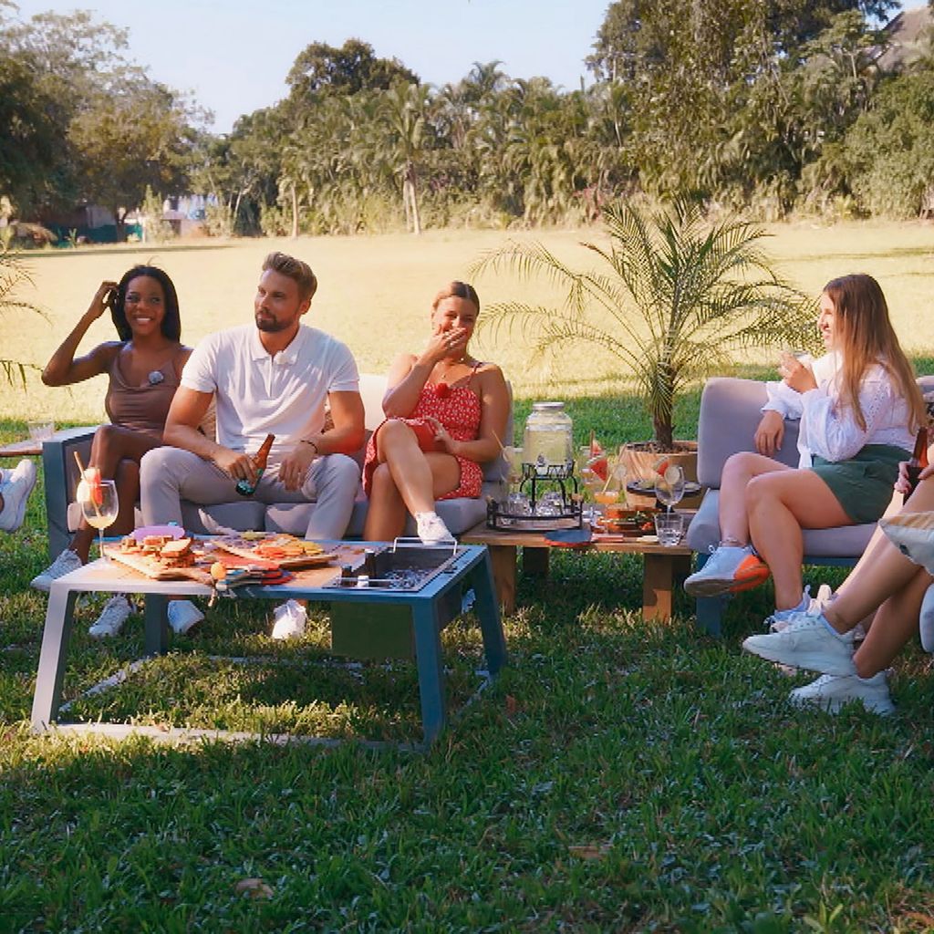 Anna, Bobette, Dominik, Chiara, Christina Aurora, Susanna und Nele bei einem Bachelor-Date