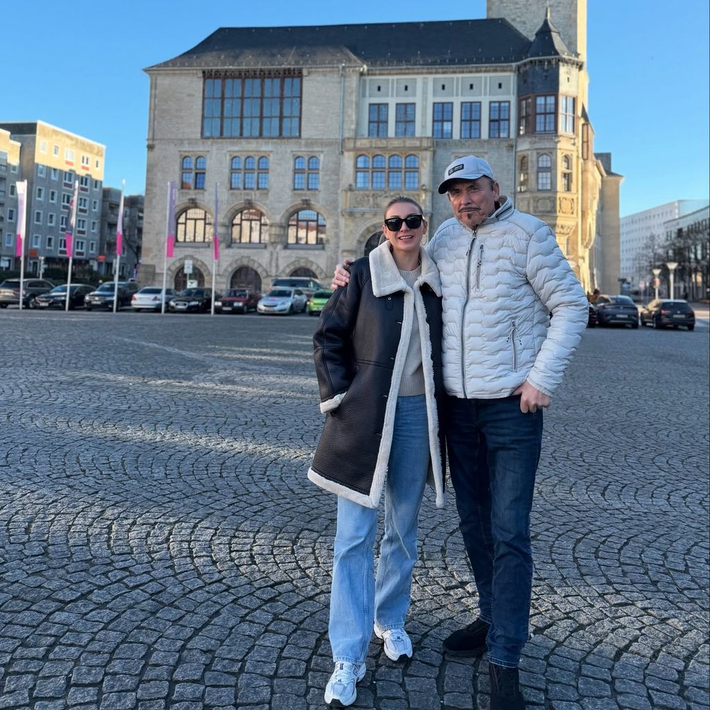 Anna-Carina Woitschack mit ihrem Vater Wendolin