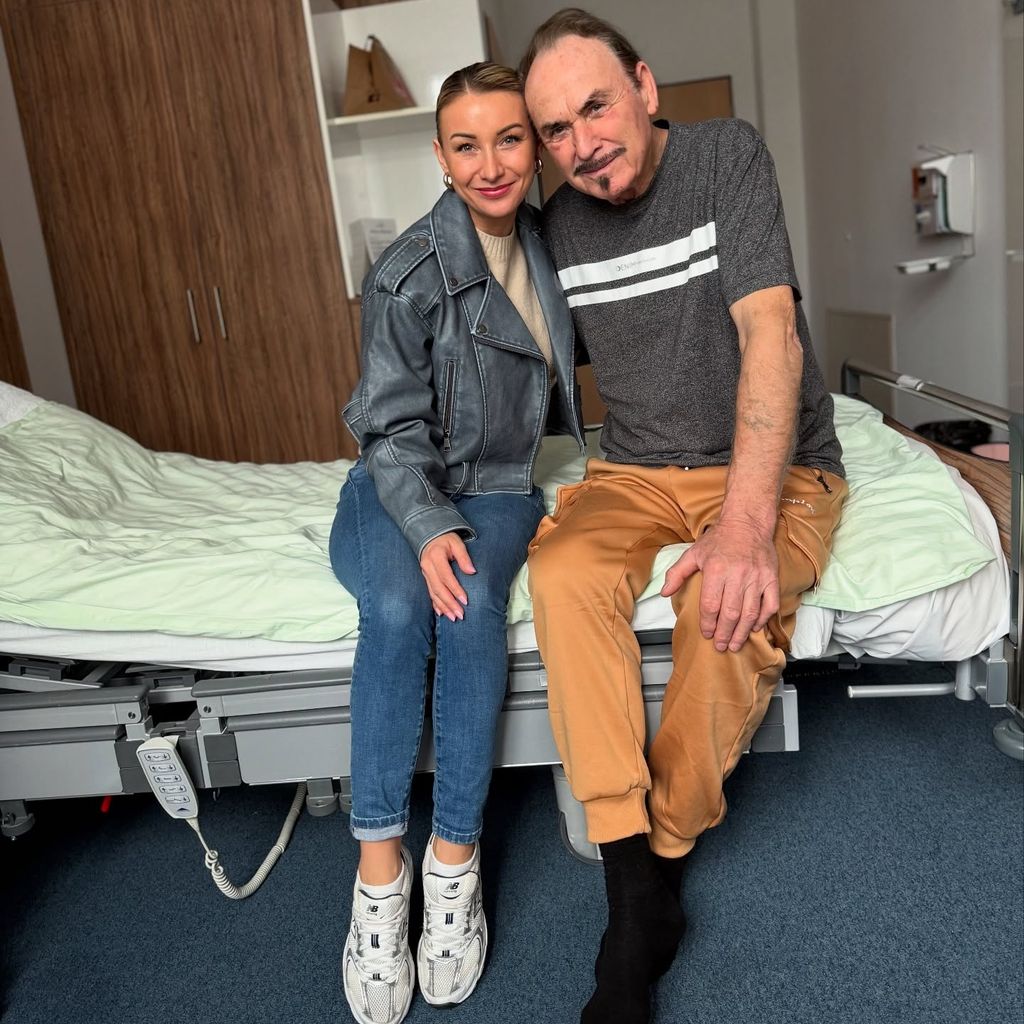 Anna-Carina Woitschack mit ihrem Vater Wendolin
