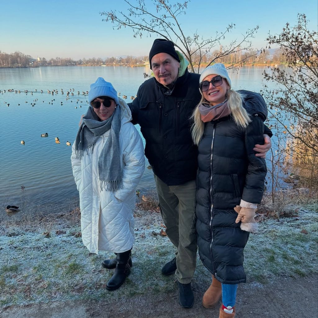 Anna-Carina Woitschack und ihre Eltern, Dezember 2024