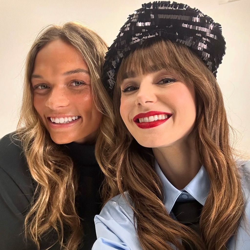 Anna Hall und Lily Collins im August 2024