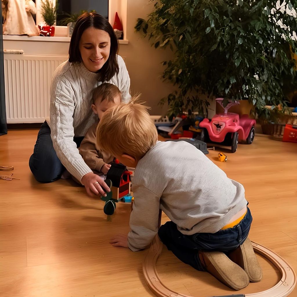 Anna Heiser mit ihren beiden Kindern im Januar 2024
