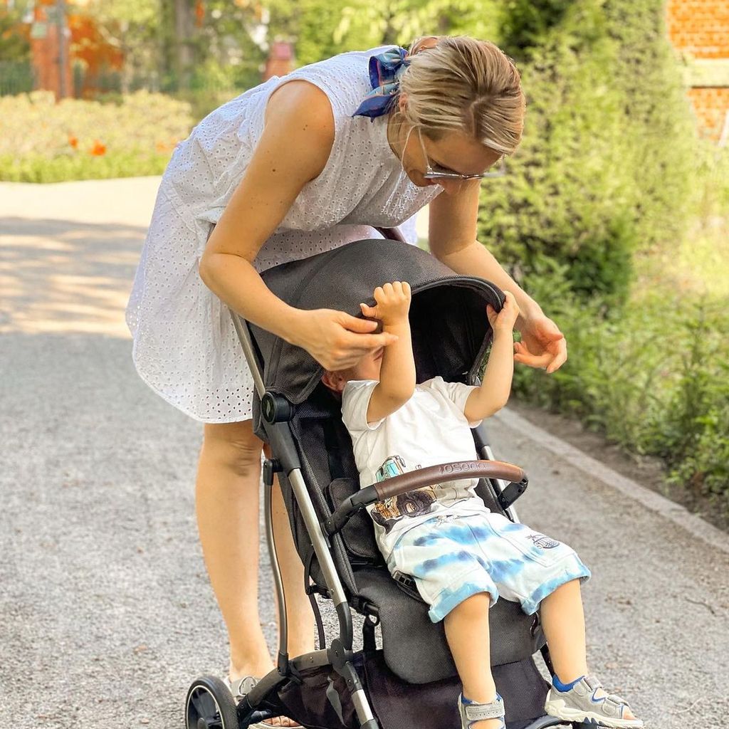 Anna Hofbauer mit ihrem Sohn Leo, Juli 2021