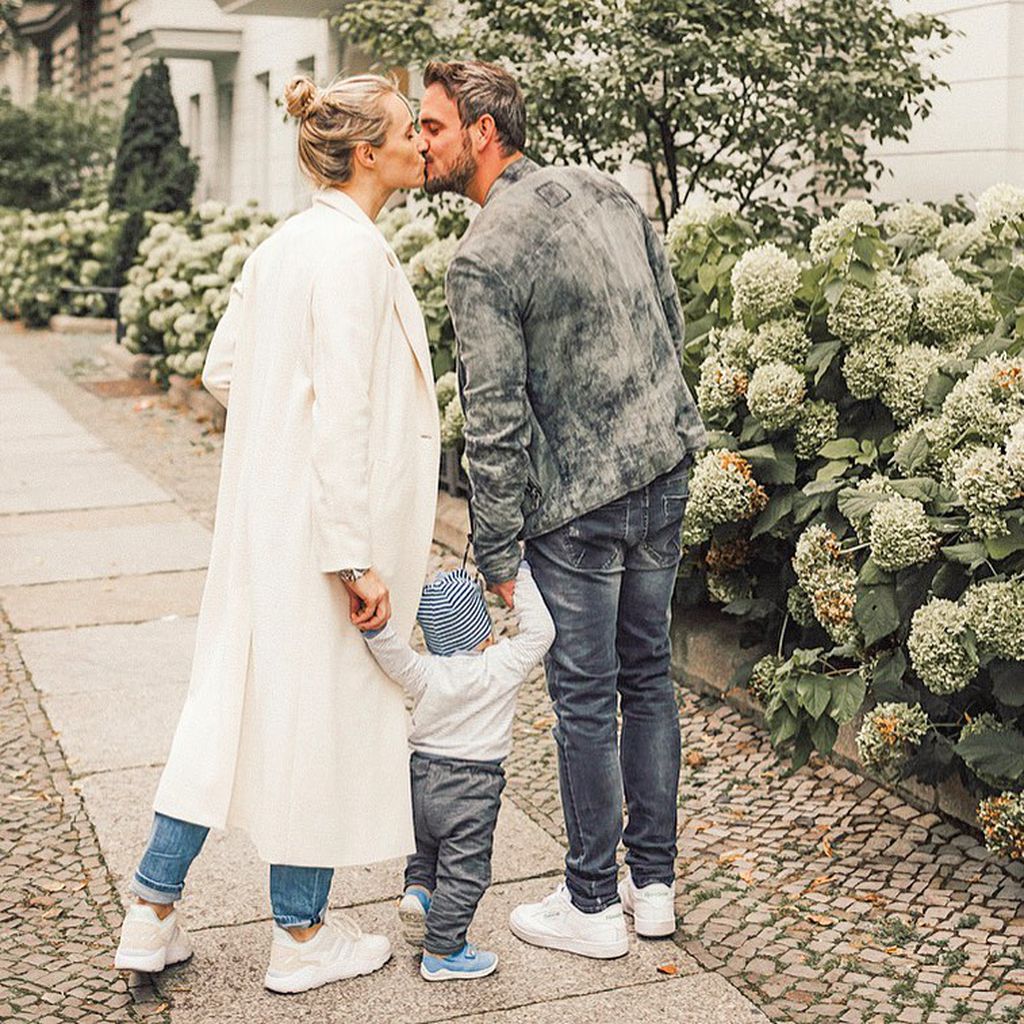 Anna Hofbauer und Marc Barthel mit ihrem Sohn Leo