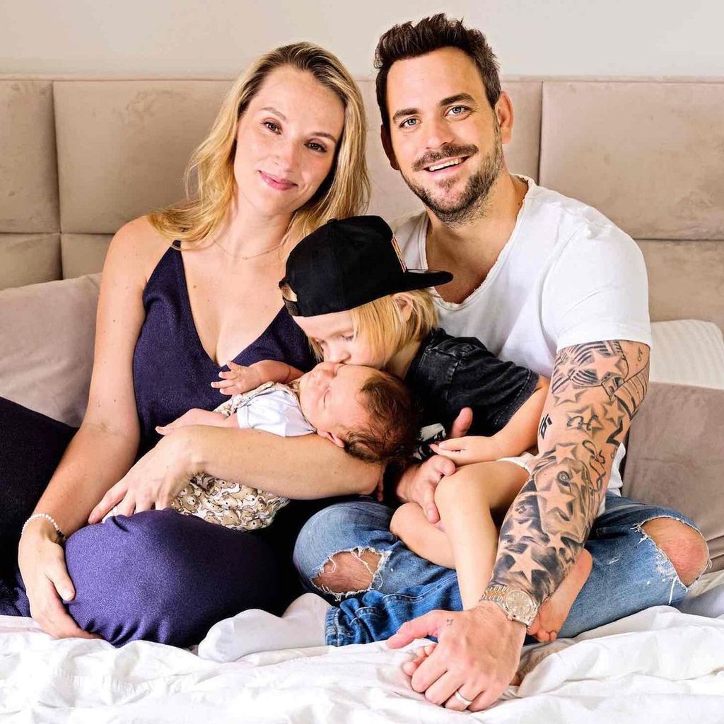 Anna Hofbauer und Marc Barthel mit ihren beiden Kids