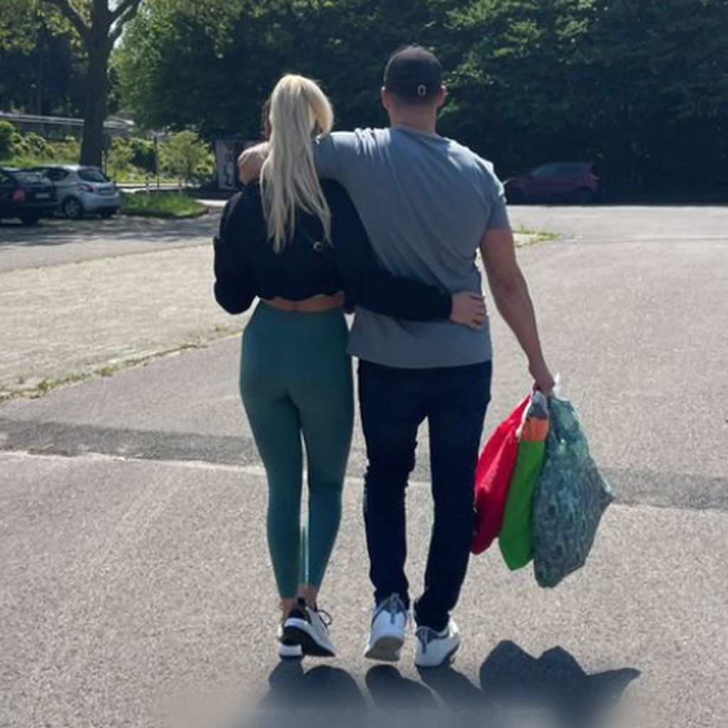 Anna Iffländer und ein Unbekannter, Mai 2023