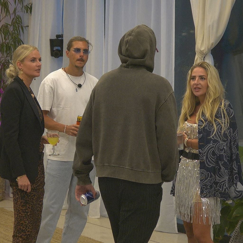 Anna Iffländer, Tim Kühnel, Julius Tkatschenko und Emma Fernlund in "Match My Ex"