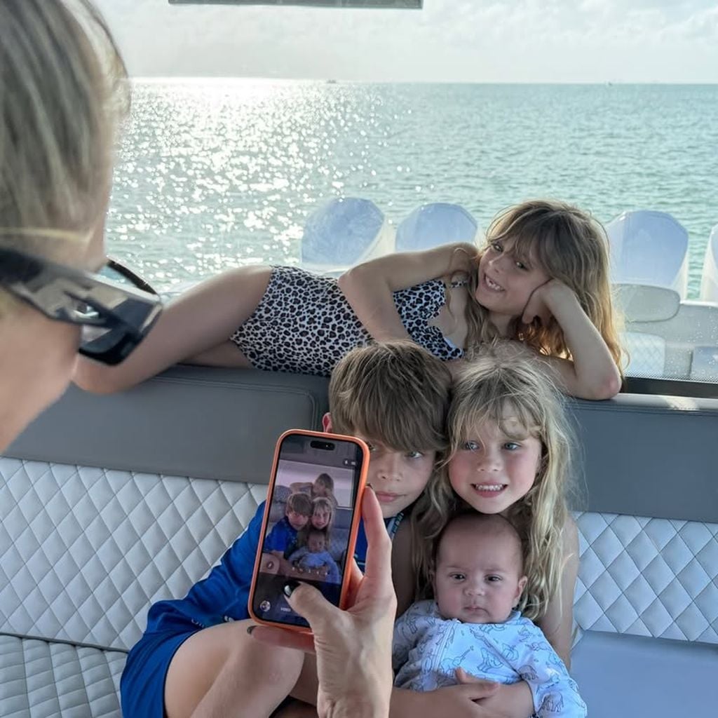 Anna Kournikova mit ihren vier Kindern, März 2026