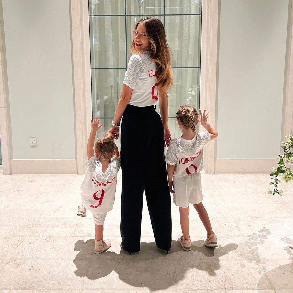 Anna Lewandowska und ihre Töchter Laura und Klara, 2022