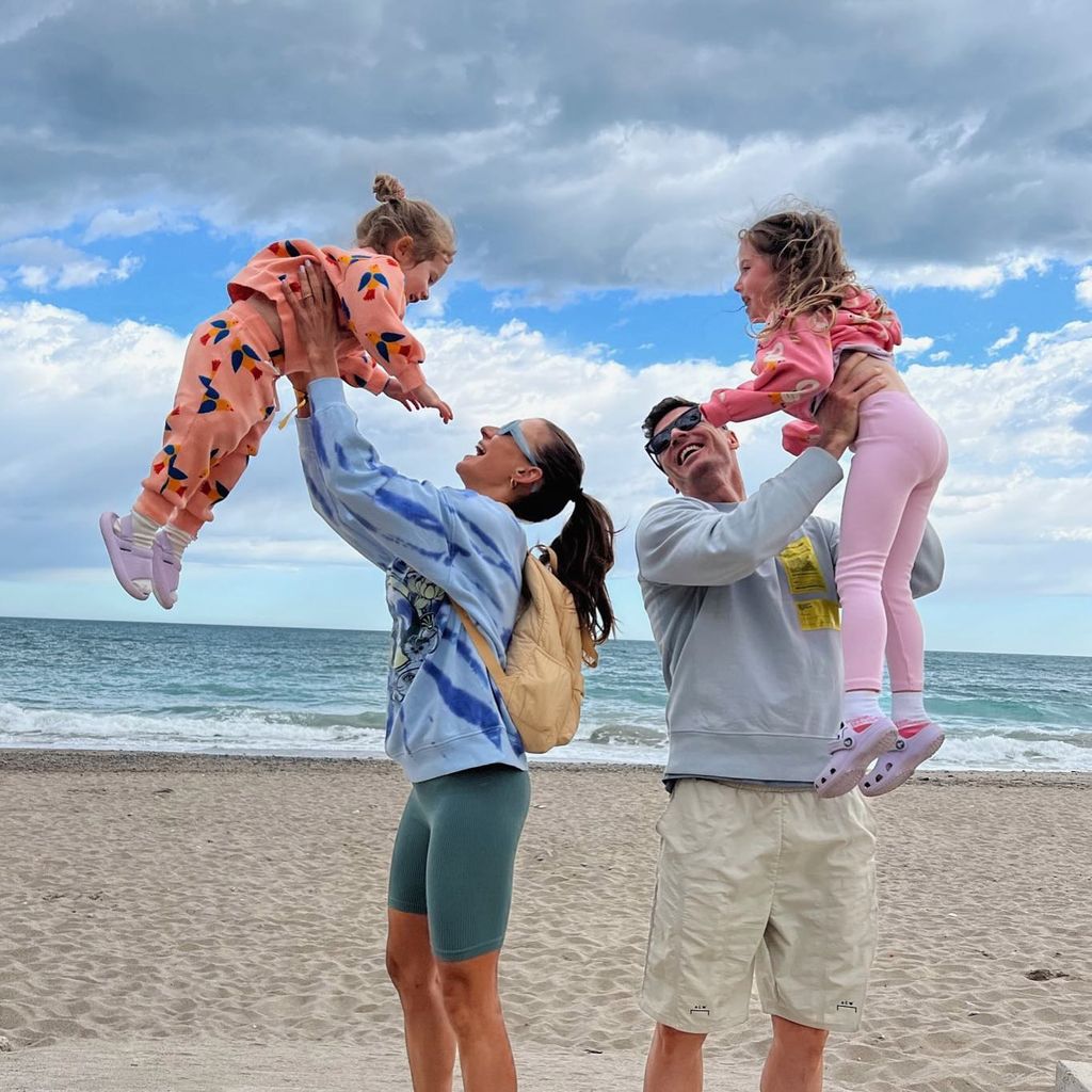 Anna Lewandowska und Robert Lewandowski gemeinsam mit ihren Kindern