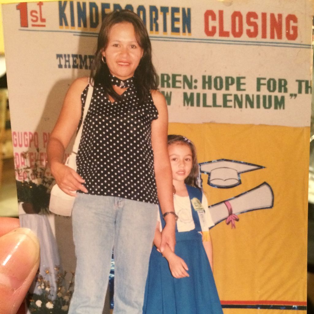 Anna Maria Damm (rechts) bei ihrer Einschulung