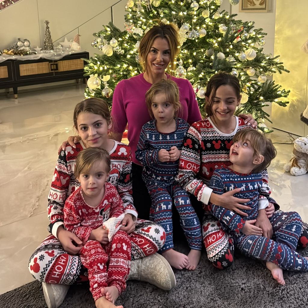 Anna-Maria Ferchichi mit ihren Töchtern im Dezember 2024