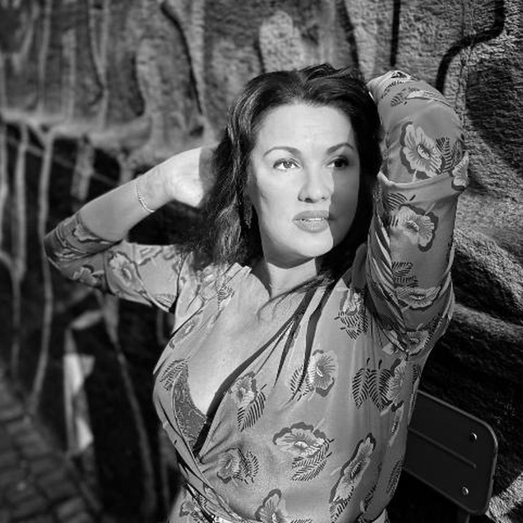 Opernsängerin Anna Netrebko postet sexy Bilder aus Neapel, Oktober 2025.