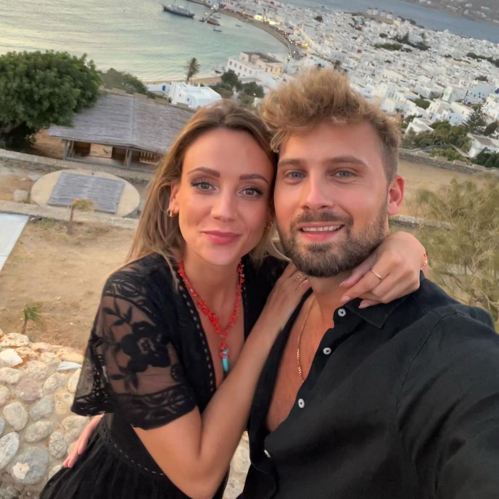 Anna Rossow und Dominik Stuckmann im August 2022 auf Mykonos