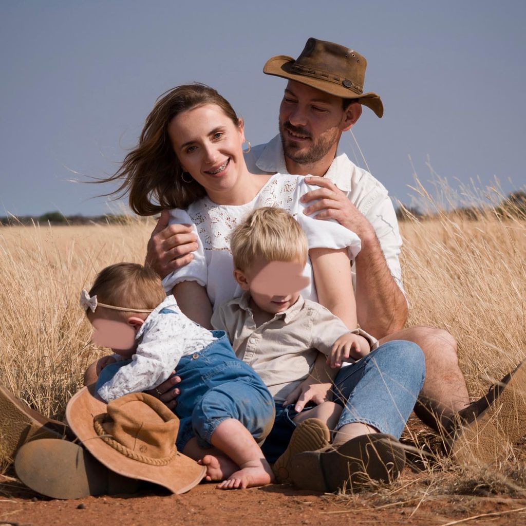 Anna und Gerald Heiser mit ihren Kindern, 2023