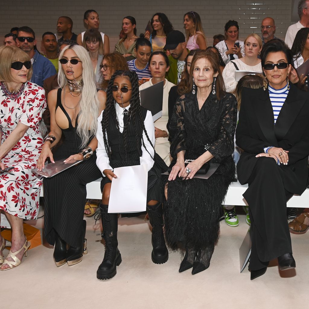 Anna Wintour, Kim Kardashian, North West, Kris Jenner und Corey Gamble bei der Paris Fashion Week