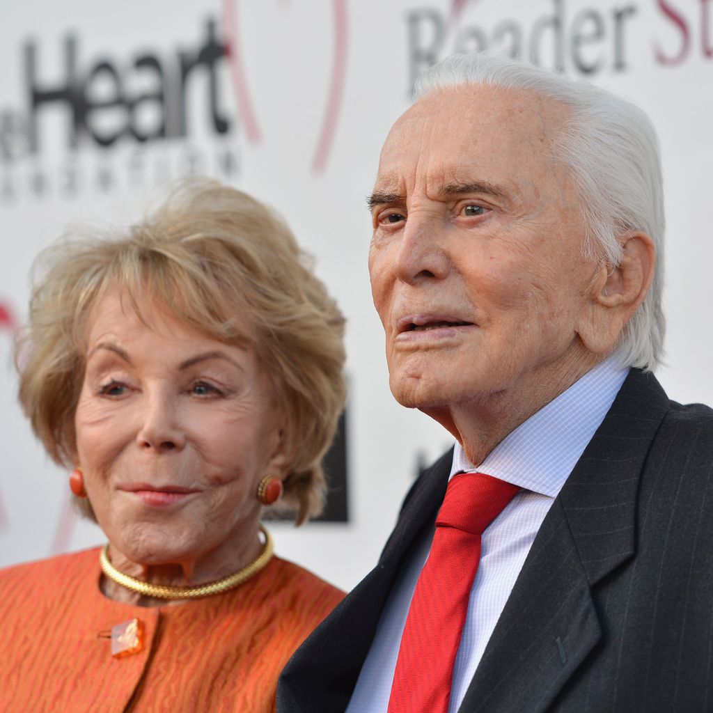 Anne Buydens und Kirk Douglas im Mai 2012 in Hollywood