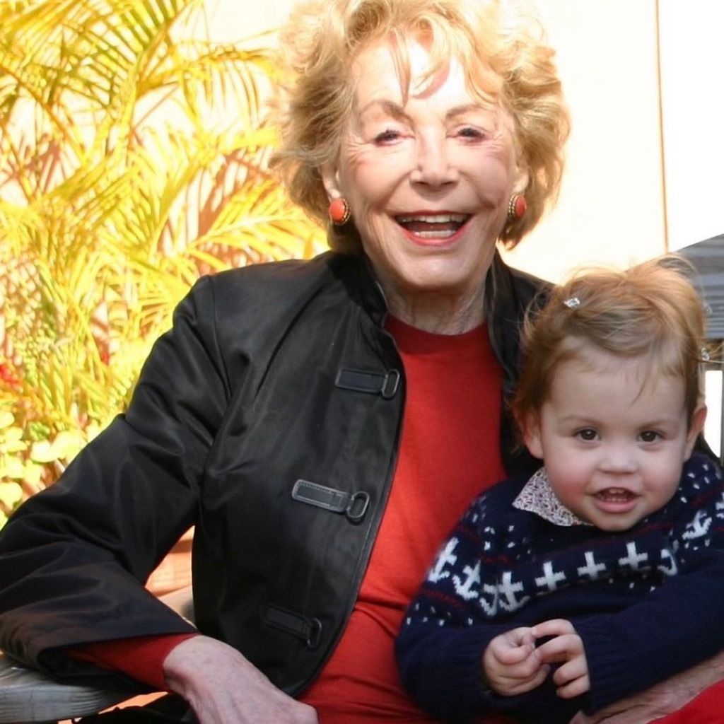 Anne Buydens und ihre Enkelin Carys Zeta Douglas