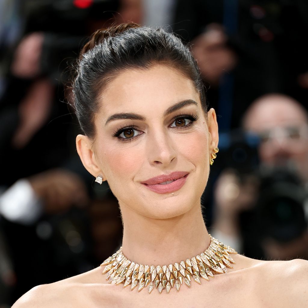 Anne Hathaway bei der Met Gala 2026 im Metropolitan Museum of Art in New York