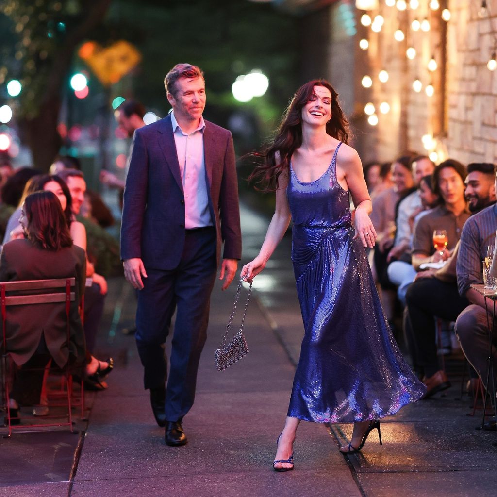 Anne Hathaway mit Patrick Brammall am Set von "Der Teufel trägt Prada 2"