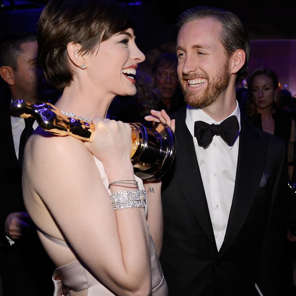 Anne Hathaway und Adam Shulman bei der Oscarverleihung in Hollywood 2013