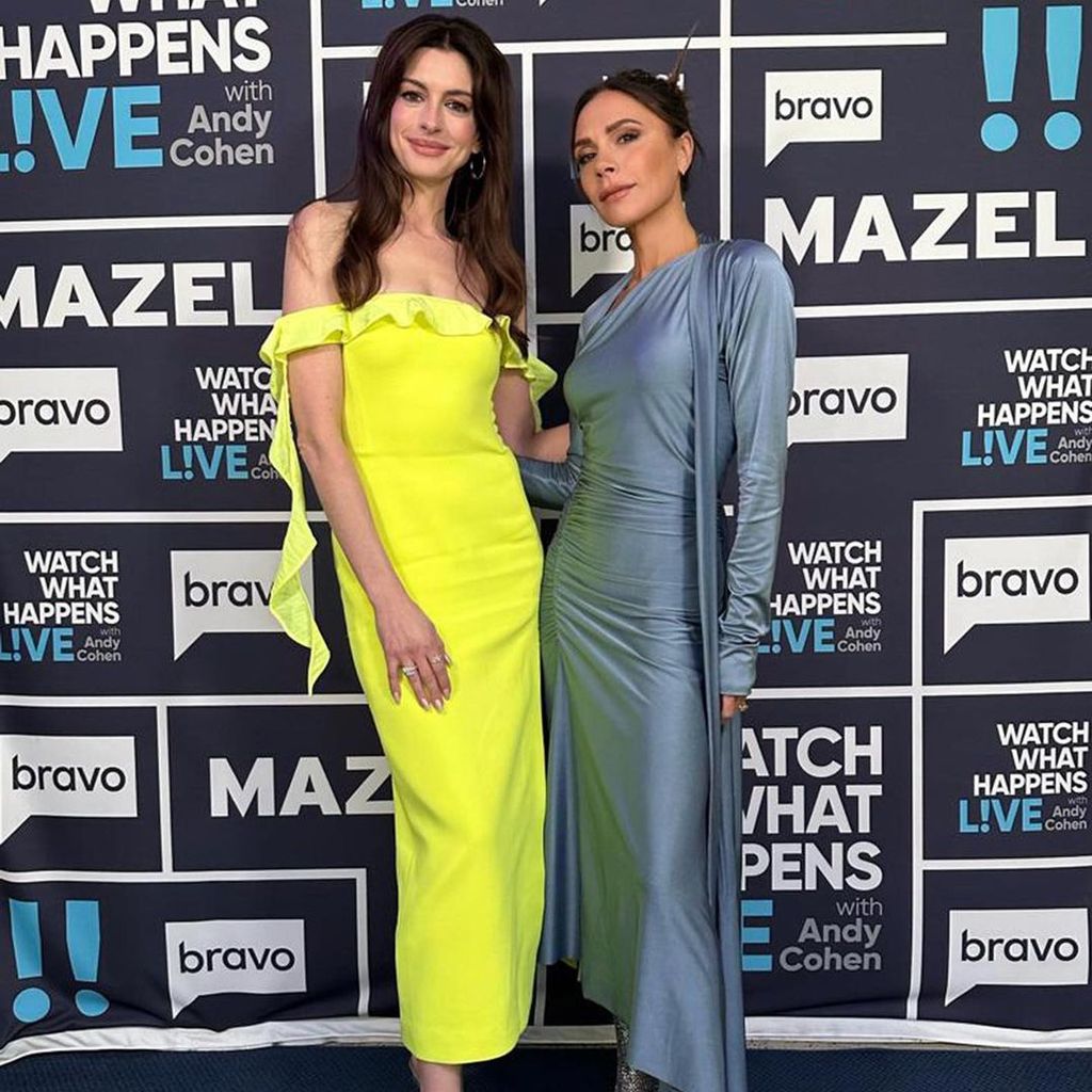 Anne Hathaway und Victoria Beckham im Oktober 2022