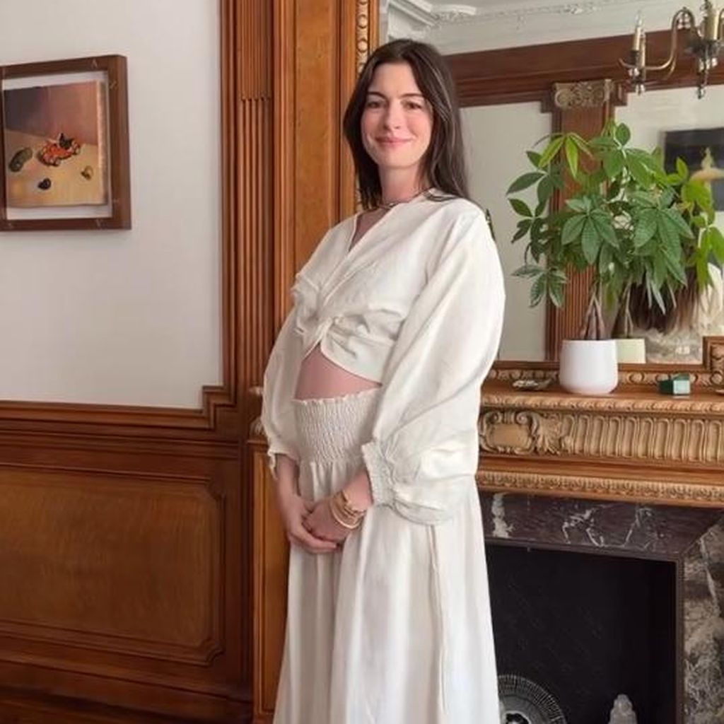 Anne Hathaway zeigt ihren Babybauch, Juni 2026