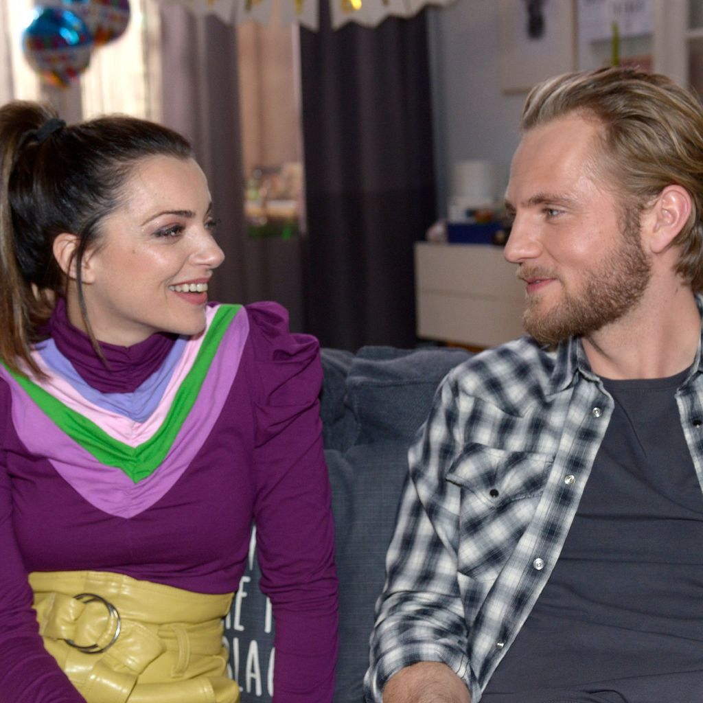 Emily (Anne Menden) und Paul (Nikas Osterloh) bei GZSZ