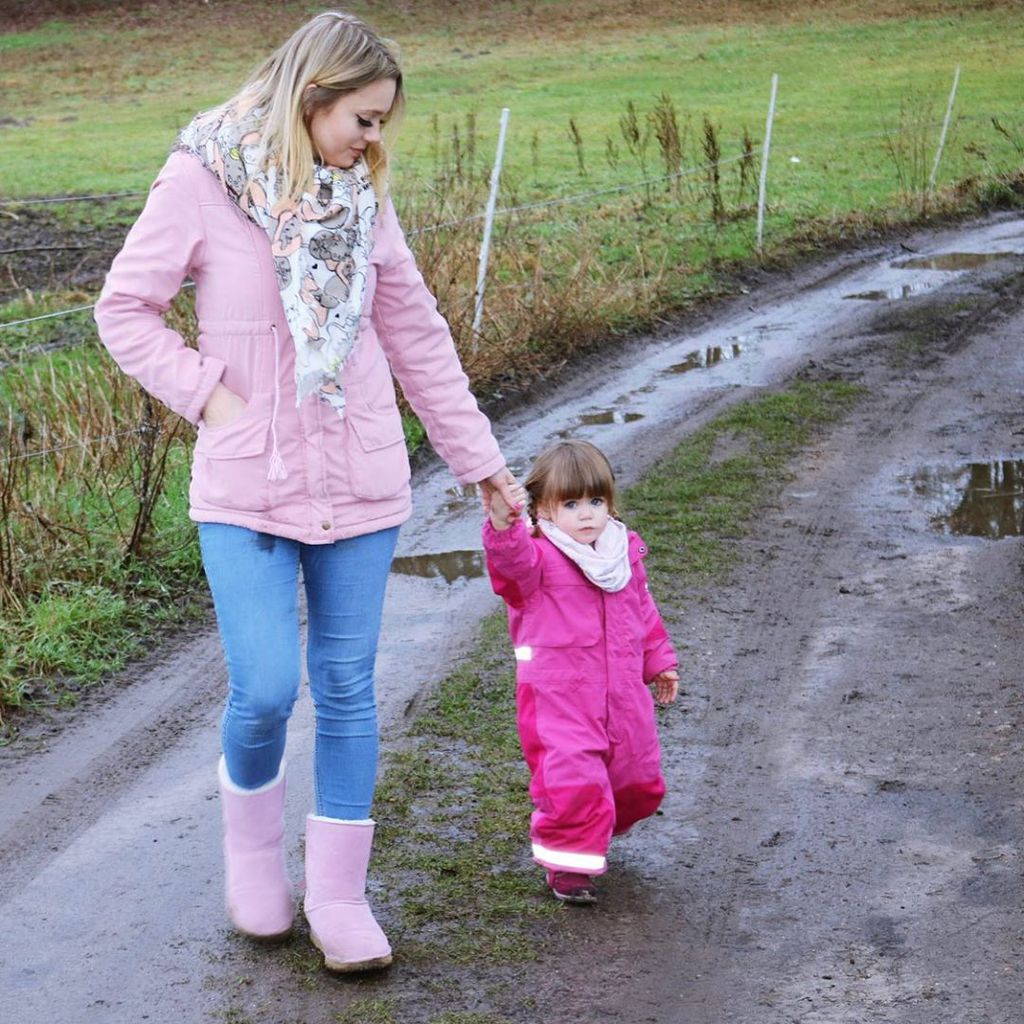 Anne Wünsche mit ihrer Tochter Juna