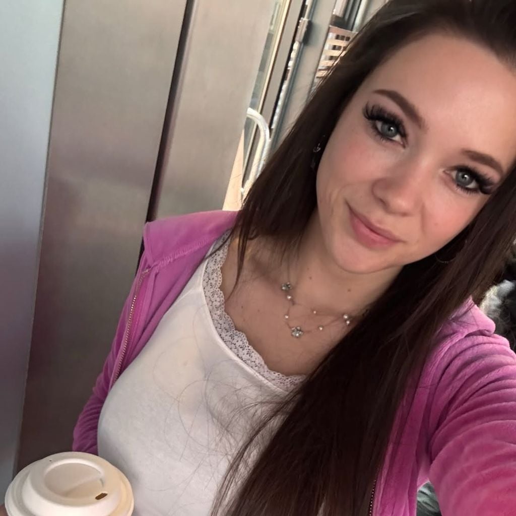 Anne Wünsche Am Flughafen, März 2026