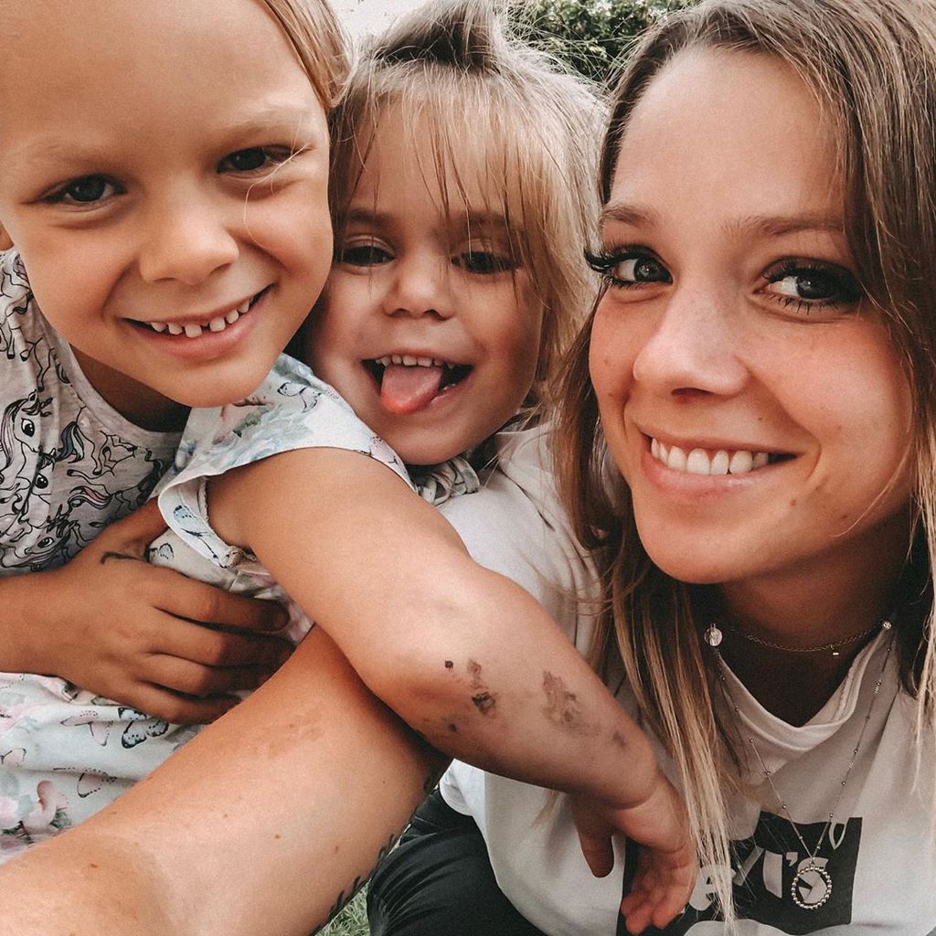 Anne Wünsche mit ihren Töchtern Miley und Juna