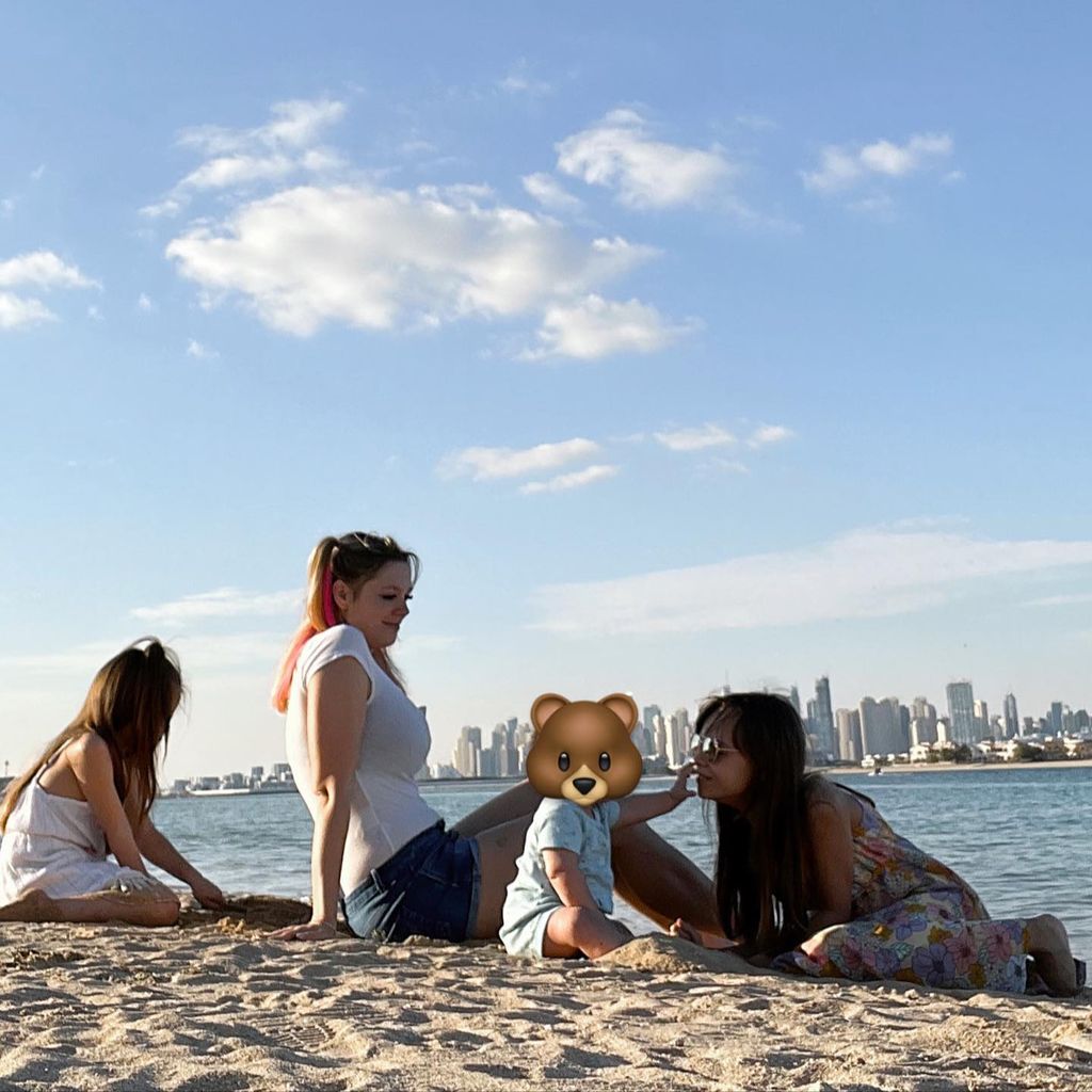Anne Wünsche mit ihren Kindern in Dubai