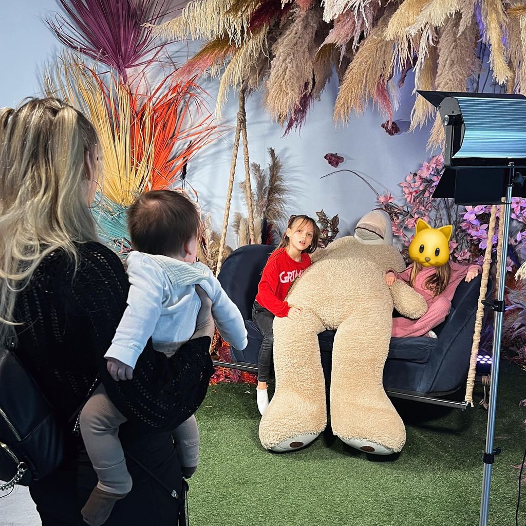 Anne Wünsche mit ihren Kindern Sávio, Juna und Miley