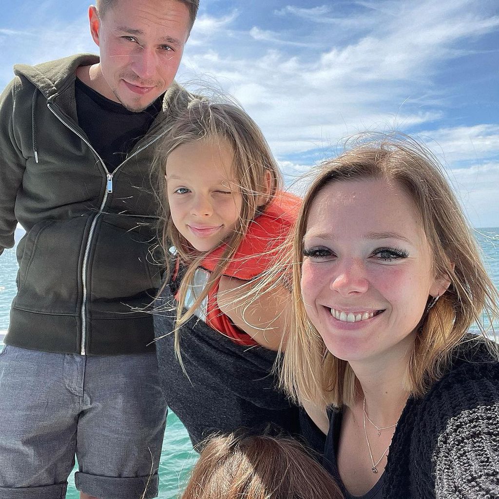 Anne Wünsche mit ihren Kindern und ihrem Partner Karim El Kammouchi