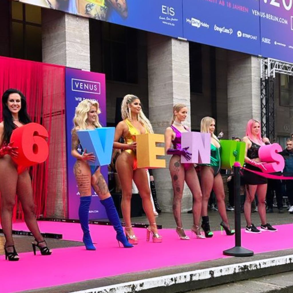 Anne Wünsche (R.) neben den anderen Botschafterinnen der Venus, Oktober 2023