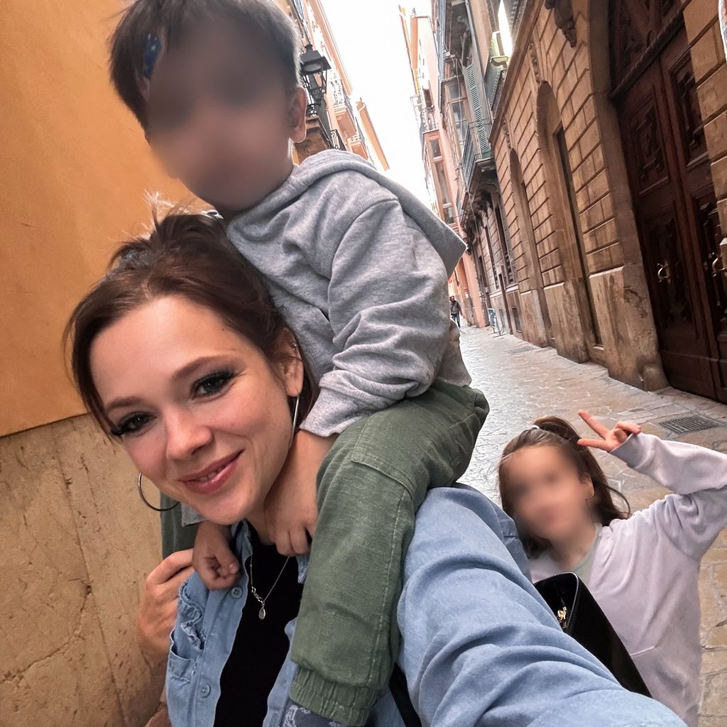 Anne Wünsche mit ihren Kindern auf Mallorca