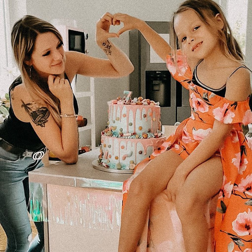 Anne Wünsche und Tochter Miley an deren 7. Geburtstag, Juli 2020