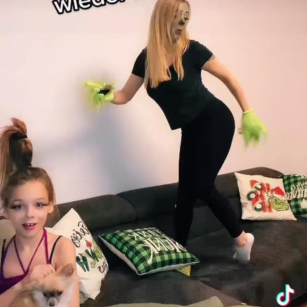 Anne Wünsche und Tochter Miley in einem TikTok