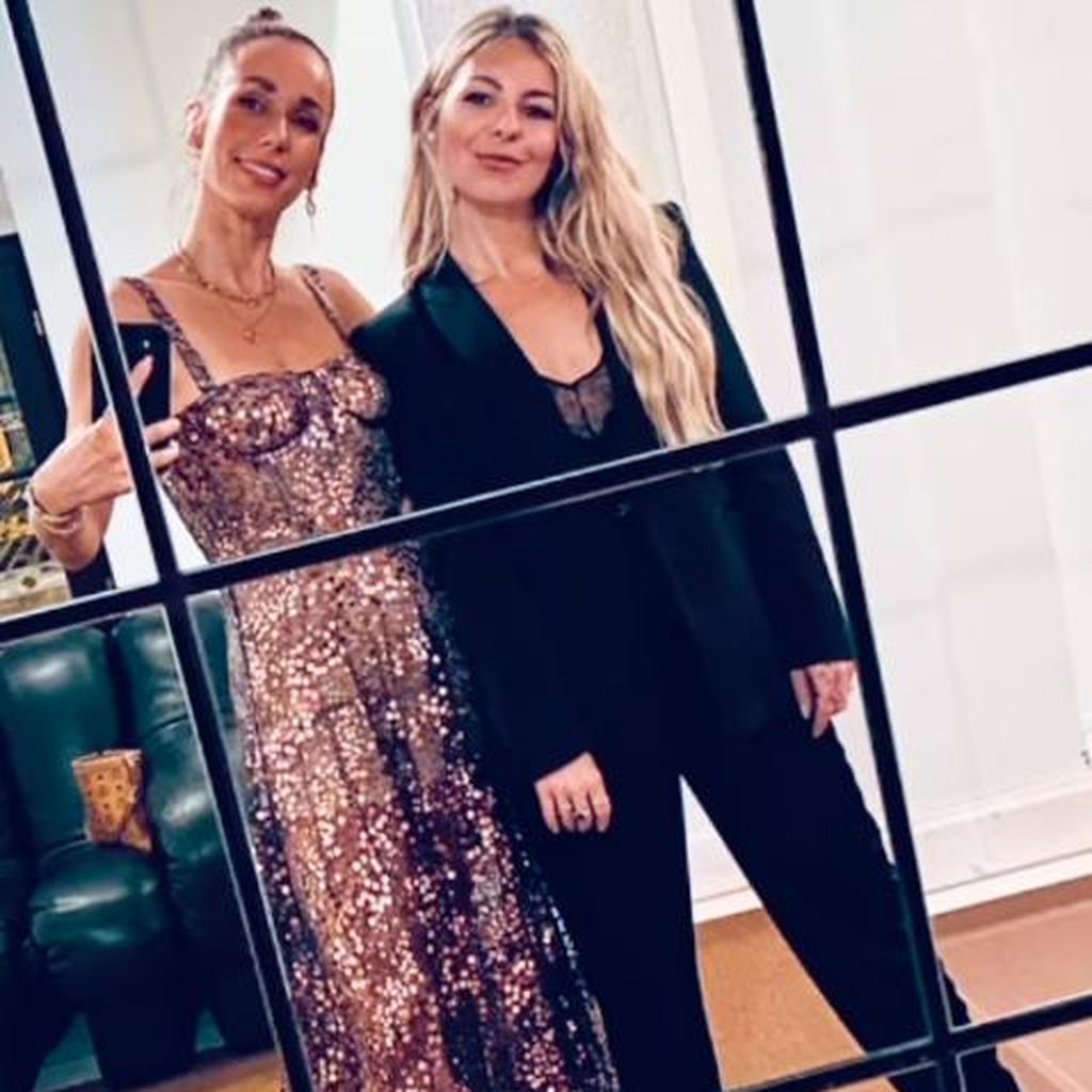 Annemarie Carpendale mit ihrer Stylistin im Oktober 2022