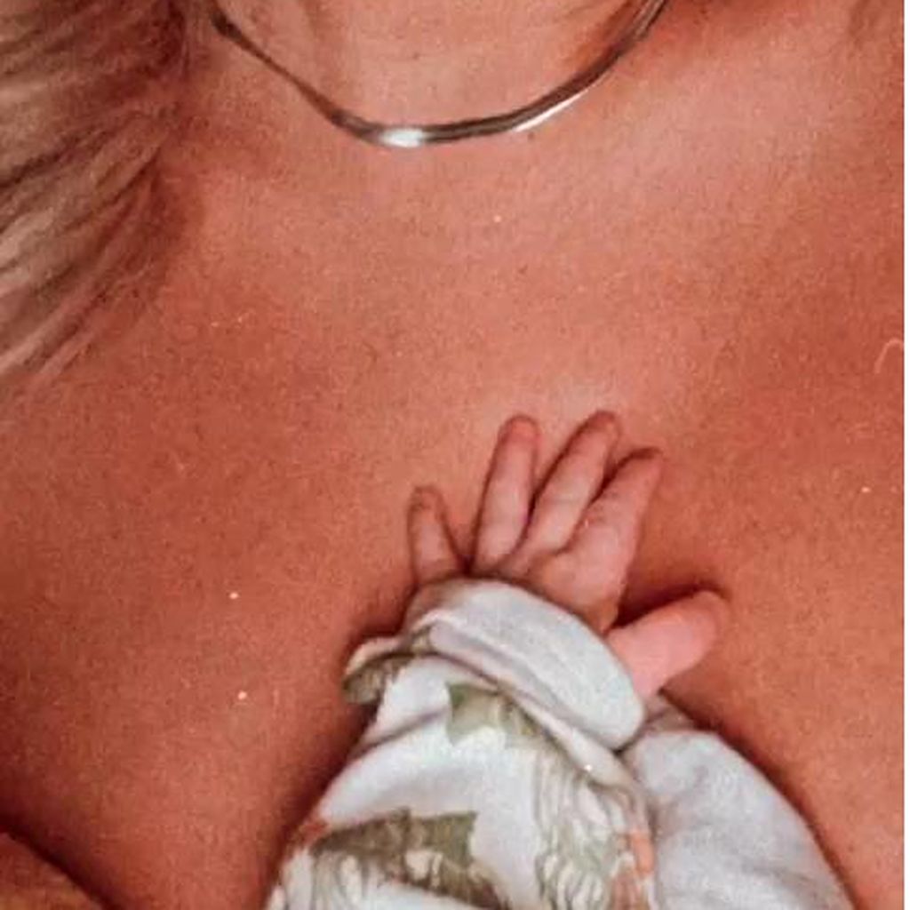 Annemarie Eilfeld mit ihrem Baby